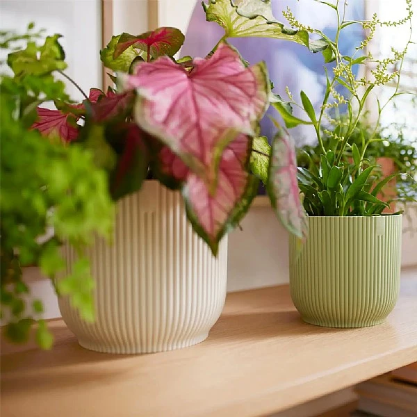 Elho Vibes Fold Round Planter 22cm Silky White 1 Elho Vibes Fold Round Planter 22cm Silky White