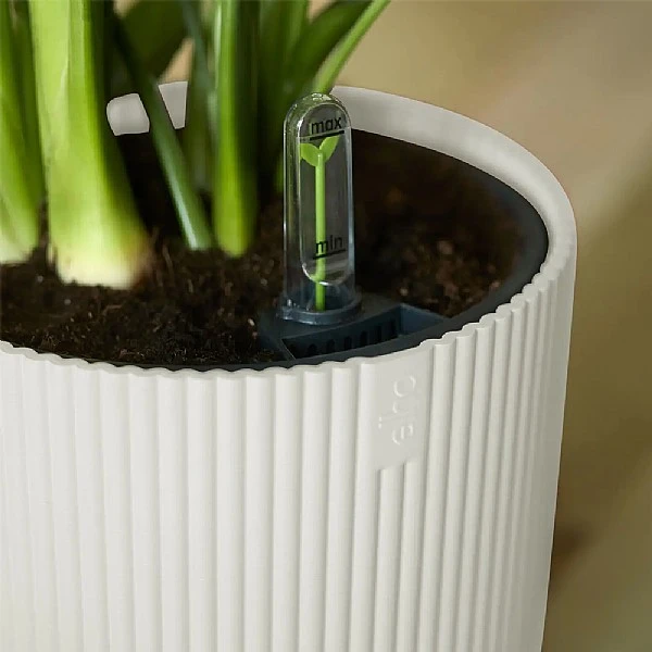 Elho Vibes Fold Round Planter 22cm Silky White 2 Elho Vibes Fold Round Planter 22cm Silky White - Image 2